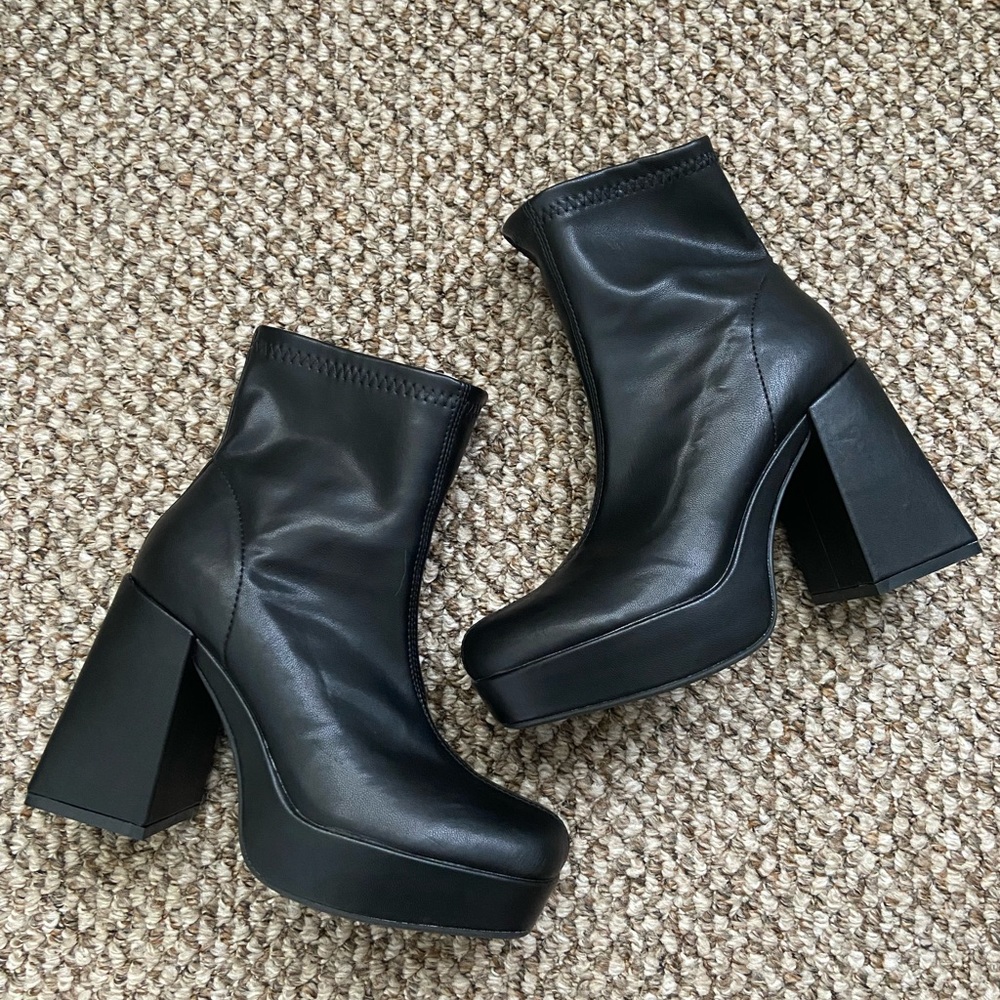 Diba Black Platform Boots 6